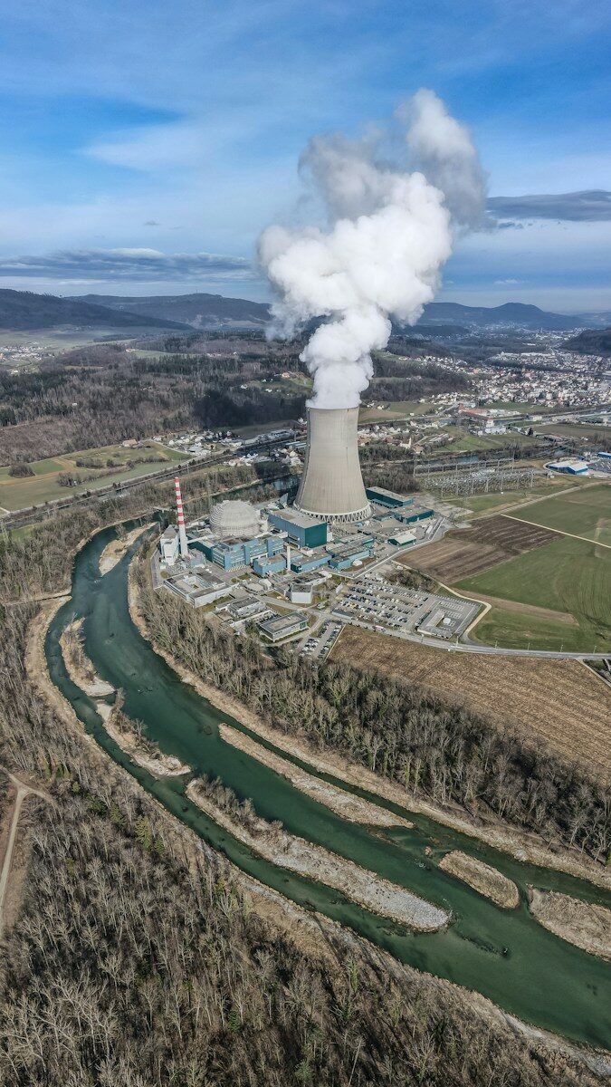 Centrale de production d'énergie vue du ciel
